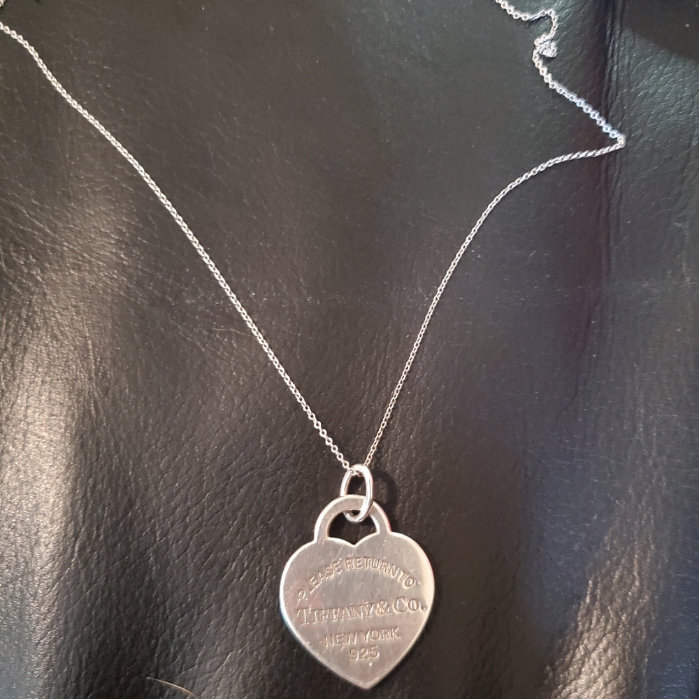 Tiffany & Co Return To Tiffany Heart Pendant 18 Inch Chain Necklace